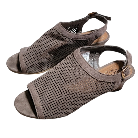 DEXFLEX COMFORT Perforated Open Toe Sandals - Picture 1 of 7